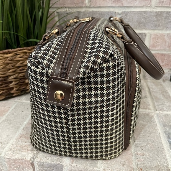 London Fog Black and White Travel Bag - Picture 5 of 15